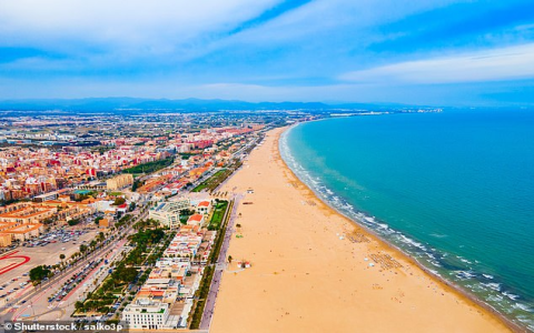 Looking for tennis in Valencia Spain? Discover top places for lessons and matches now!